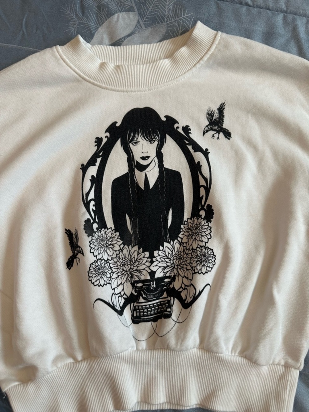 EUC H&M White Sweatshirt with Black Wednesday Graphic Sz 8/10 cropped